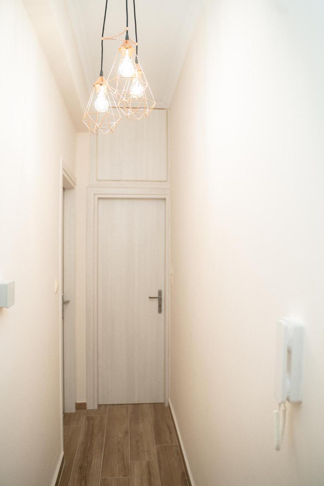 Artemis Bay Apartments Near Sea And Airport Ngoại thất bức ảnh